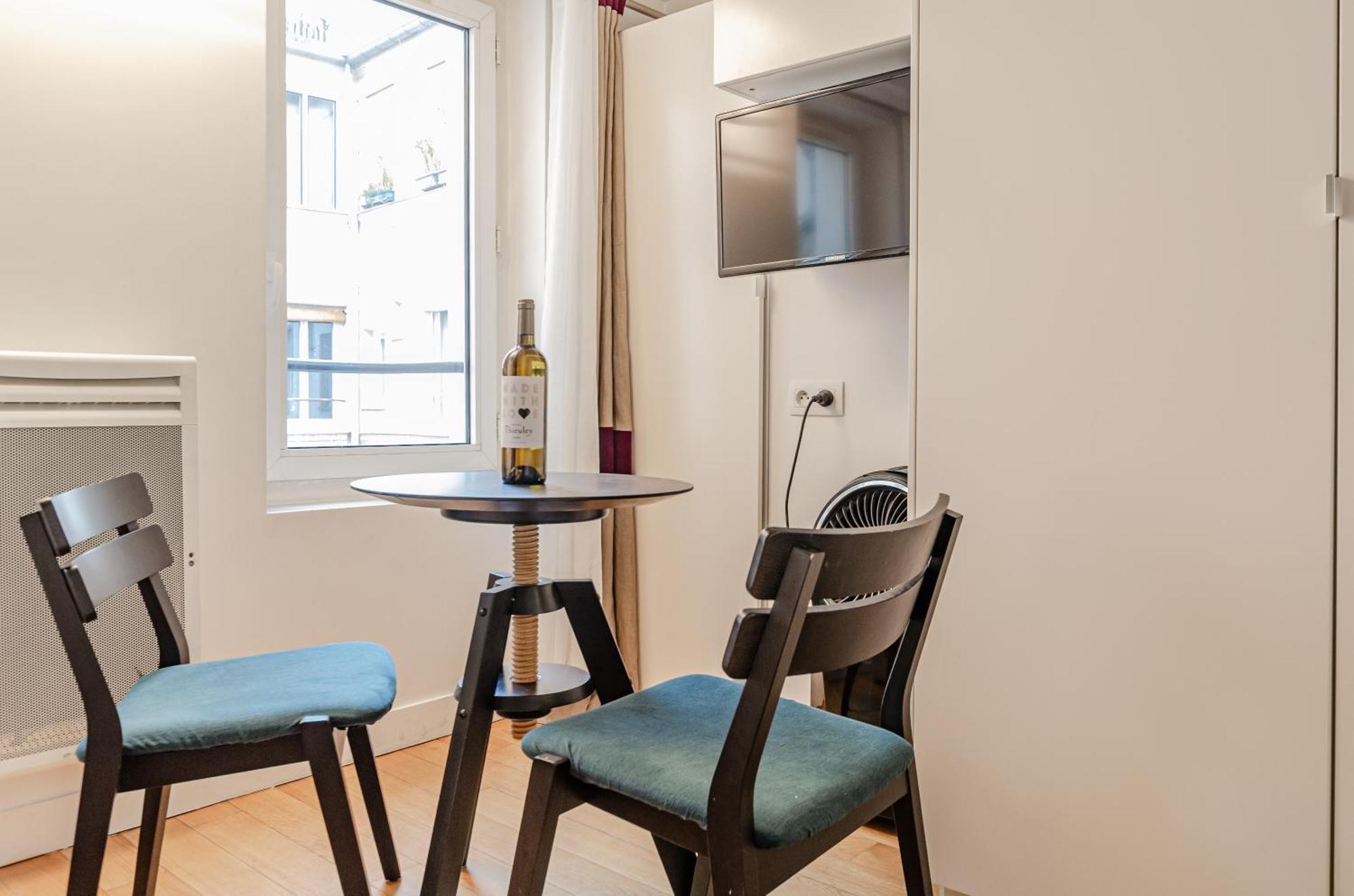 Parisian Home L Bellan Luaran gambar