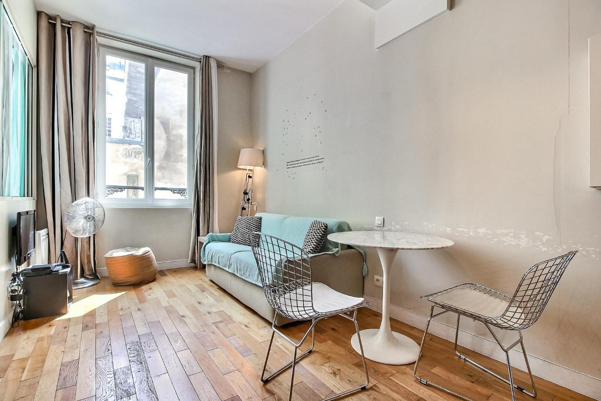 Parisian Home L Bellan Luaran gambar