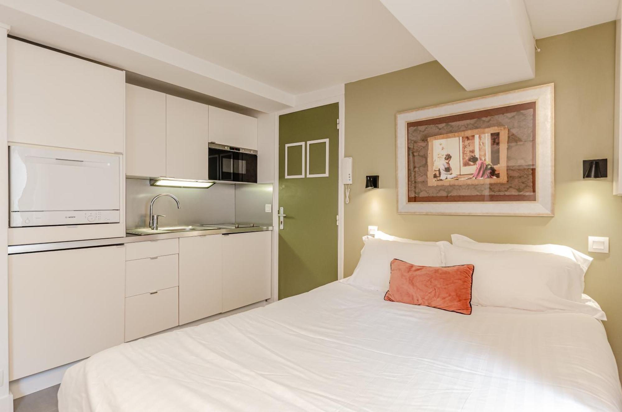 Parisian Home L Bellan Luaran gambar